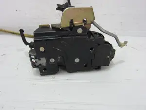 Foto de CERRADURA PUERTA TRASERA IZQUIERDA AUDI A6 BERLINA (4B2) 2.5 V6 24V TDI (150 CV / 110 KW) referencia 4B0839015B foto 4