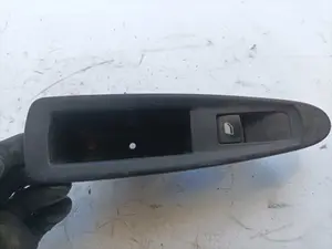 Foto de MANDO ELEVALUNAS TRASERO IZQUIERDO CITROEN C4 BERLINA 2.0 16V CAT (RFN / EW10J4) (136 CV / 100 KW) referencia 9650912777