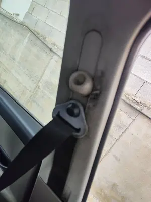 Foto de CINTURON SEGURIDAD DELANTERO IZQUIERDO RENAULT CLIO III 1.5 dCi Diesel CAT (86 CV / 63 KW)