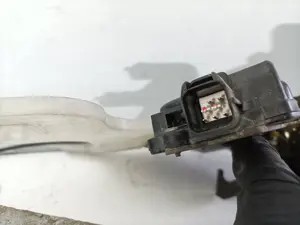 Foto de MOTOR ELEVALUNAS TRASERO DERECHO HYUNDAI TUCSON (JM) referencia JMRRH foto 3