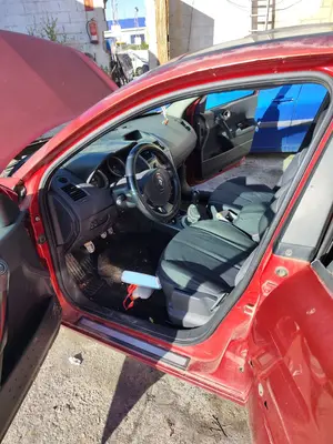 Foto de GOMAS CONTORNO PUERTA RENAULT MEGANE II BERLINA 5P 1.5 dCi Diesel (106 CV / 78 KW)