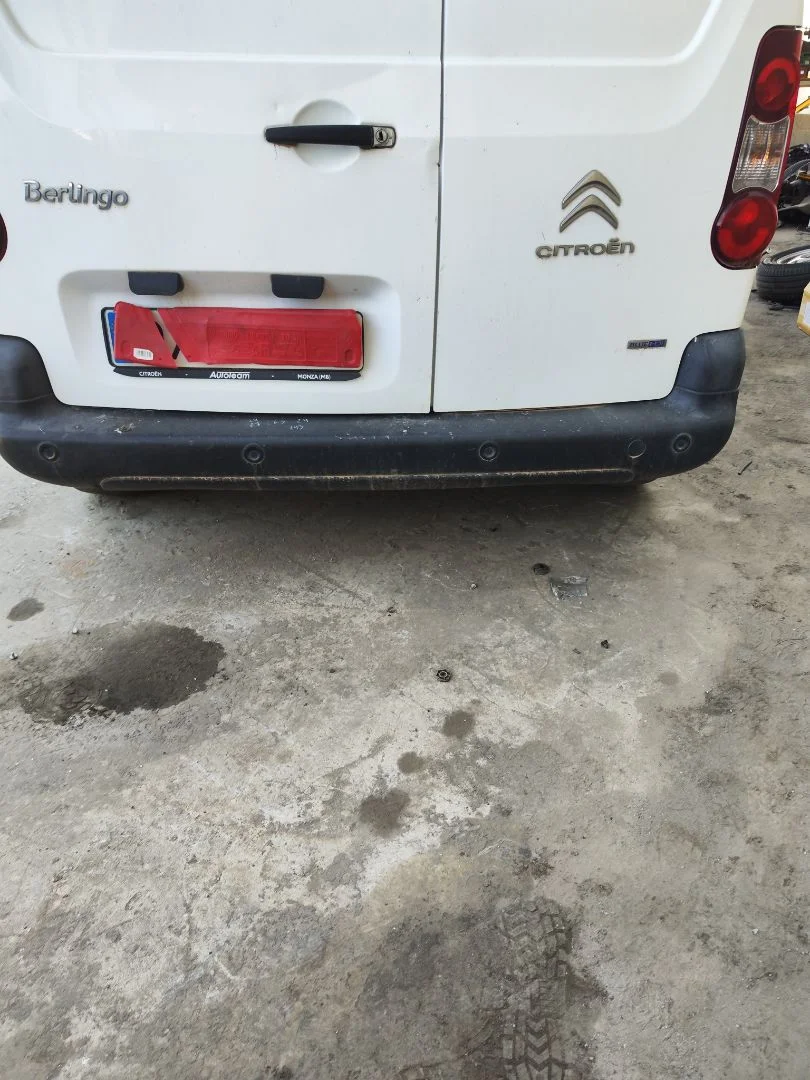 Foto de PARAGOLPES TRASERO CITROEN BERLINGO FURGÓN 1.6 Blue-HDI FAP (99 CV / 73 KW)