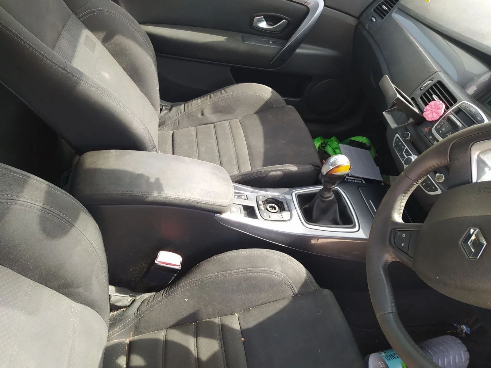 Foto de ENGANCHE CINTURON DELANTERO DERECHO RENAULT LAGUNA III COUPE 2.0 dCi Diesel FAP (150 CV / 110 KW)
