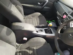 Foto de ENGANCHE CINTURON DELANTERO DERECHO RENAULT LAGUNA III COUPE 2.0 dCi Diesel FAP (150 CV / 110 KW)