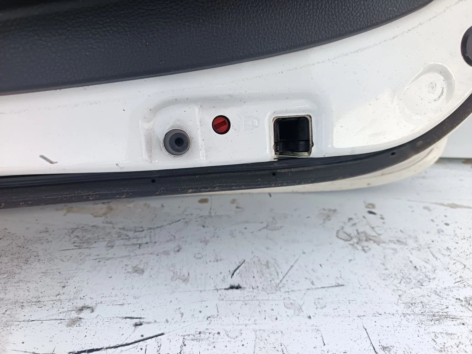 Foto de CERRADURA PUERTA TRASERA DERECHA HYUNDAI I40 CW (VF) 1.7 CRDi CAT (141 CV / 104 KW)