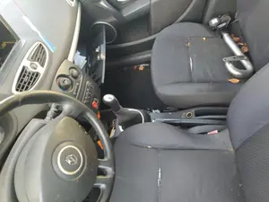 Foto de ENGANCHE CINTURON DELANTERO IZQUIERDO RENAULT CLIO III 1.5 dCi Diesel (68 CV / 50 KW)
