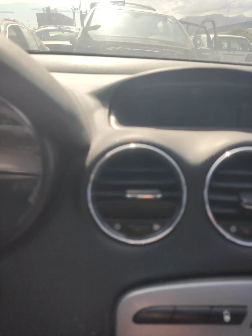 Foto de AIREADOR CENTRAL IZQUIERDO PEUGEOT 308 1.6 HDi FAP CAT (9HZ / DV6TED4) (109 CV / 80 KW)