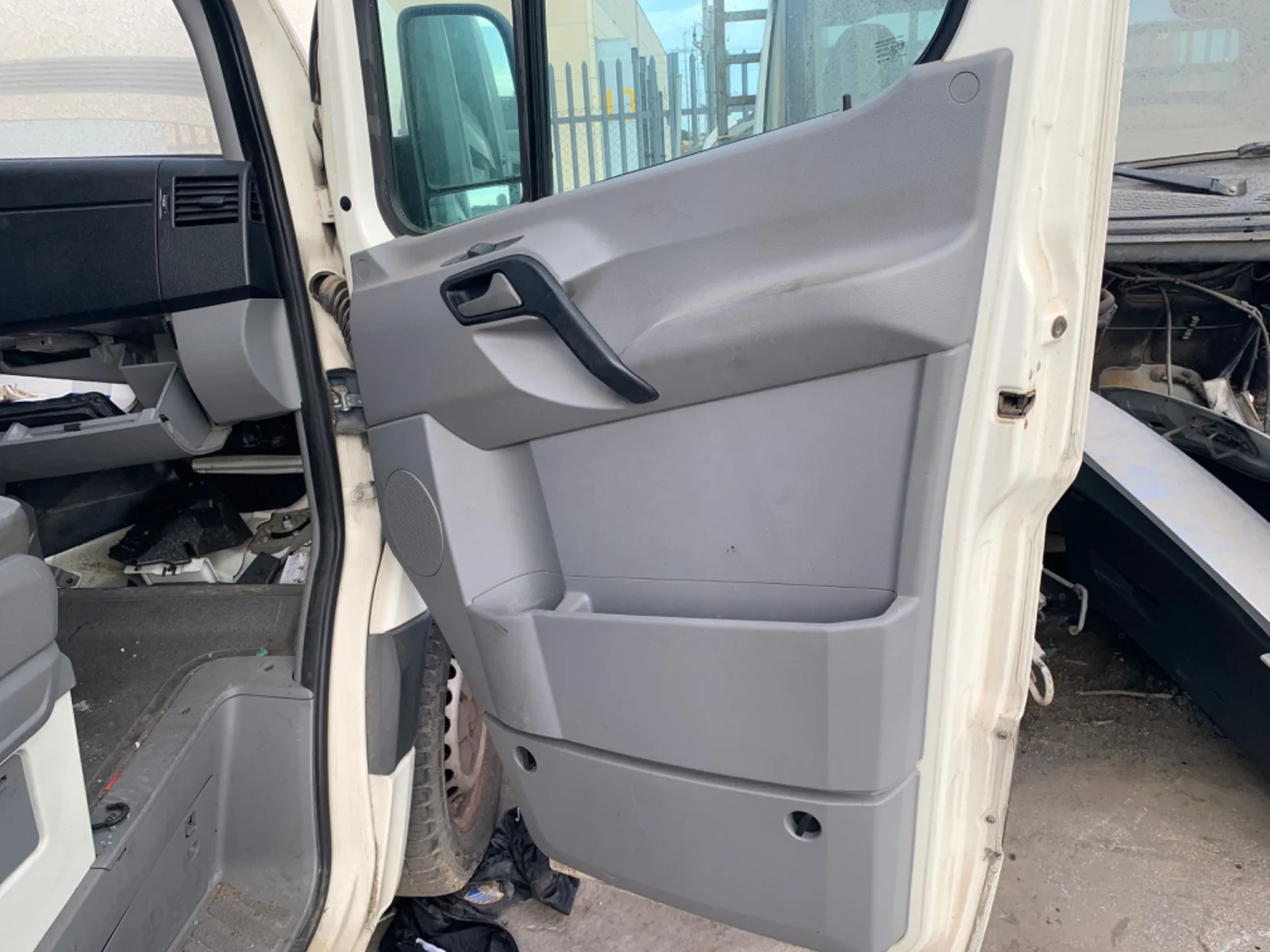 Foto de GUARNECIDO PUERTA DELANTERA DERECHA VOLKSWAGEN CRAFTER FURGÓN (2E) 2.5 TDI DPF (109 CV / 80 KW) referencia 2E0867006