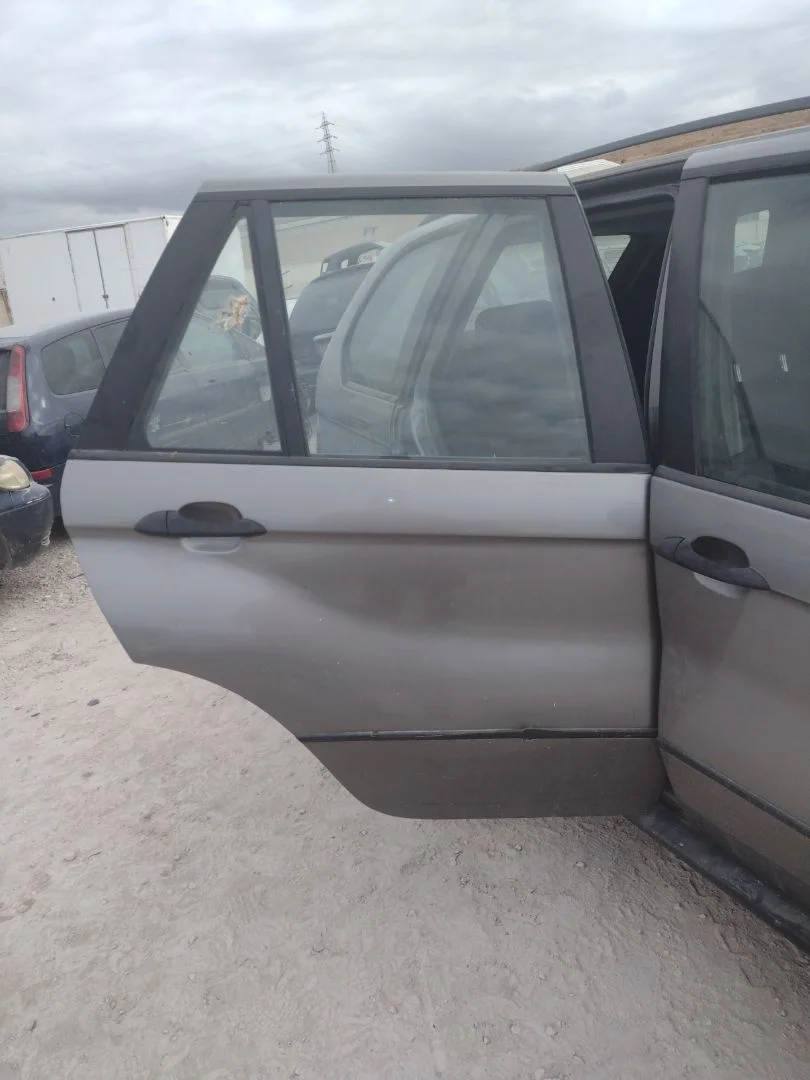 Foto de PUERTA TRASERA DERECHA BMW SERIE X5 (E53) 3.0 Turbodiesel CAT (218 CV / 160 KW) referencia 41528256828
