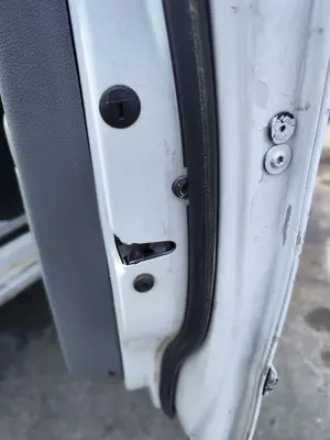 Foto de CERRADURA PUERTA DELANTERA DERECHA VOLKSWAGEN CADDY (2K)(02.2004) 1.9 TDI (BSU) (75 CV / 55 KW)
