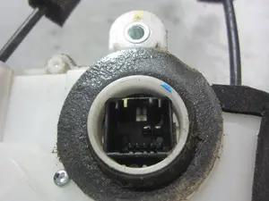 Foto de CERRADURA PUERTA TRASERA DERECHA HONDA JAZZ (GG) 1.2 CAT (90 CV / 66 KW) referencia 72610TF0003 foto 4