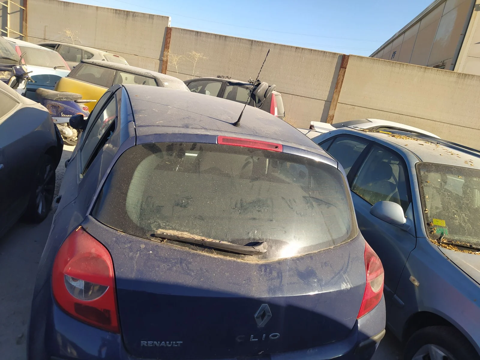 Foto de MANETA EXTERIOR MALETERO / PORTON RENAULT CLIO III 1.5 dCi Diesel CAT (86 CV / 63 KW)