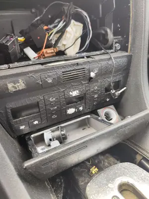 Foto de MANDO CALEFACCION / AIRE ACONDICIONADO AUDI A6 BERLINA (4B2) 2.5 V6 24V TDI (180 CV / 132 KW) referencia 4B0820043ANFKZ