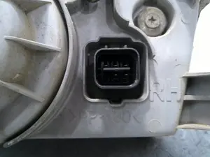 Foto de FARO DERECHO HYUNDAI ACCENT (LC) 1.3 12V CAT (75 CV / 55 KW) referencia 9210522060 foto 5