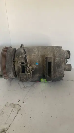 Foto de COMPRESOR AIRE ACONDICIONADO AUDI A4 AVANT (B5) referencia 8D0260805D foto 3