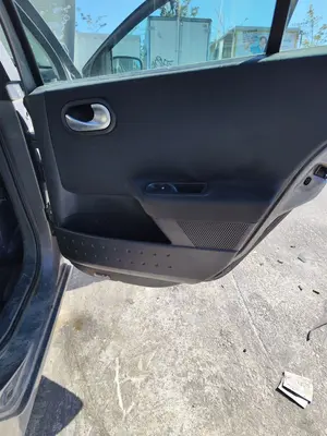 Foto de GUARNECIDO PUERTA TRASERA DERECHA RENAULT MEGANE II BERLINA 5P 1.5 dCi Diesel (101 CV / 74 KW) referencia 7701055470