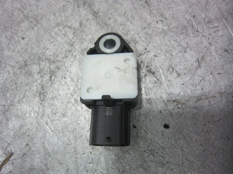 Foto de SENSOR DE IMPACTO TOYOTA AVENSIS CROSS SPORT (T27) 1.8 16V CAT (147 CV / 108 KW) referencia 8983102080