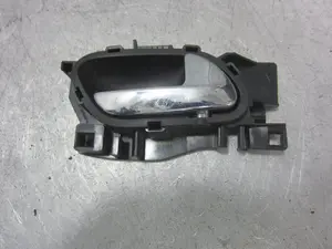 Foto de MANETA INTERIOR TRASERA DERECHA CITROEN GRAND C4 PICASSO 1.6 16V HDi FAP (109 CV / 80 KW) referencia 96555516VD