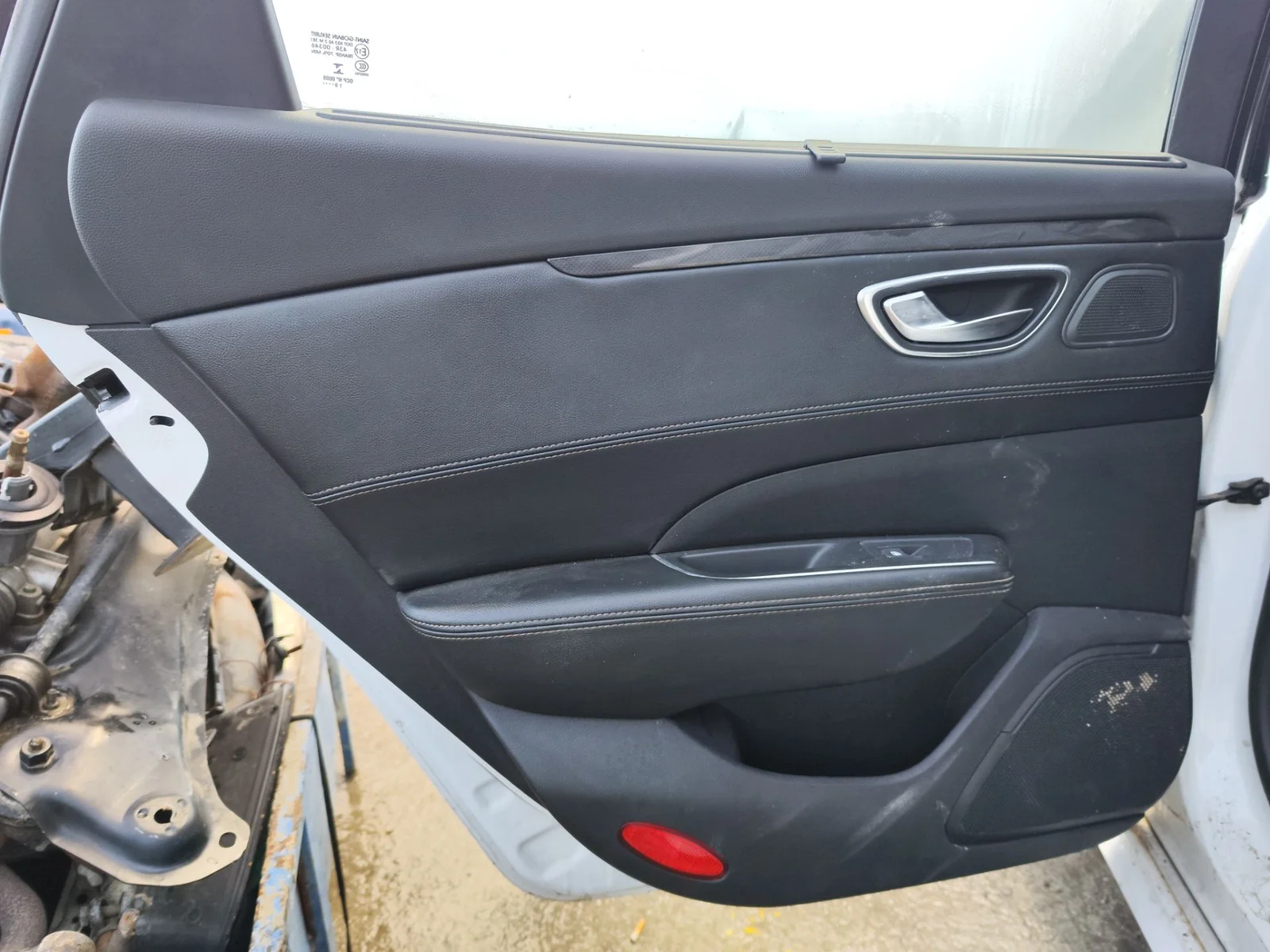 Foto de GUARNECIDO PUERTA TRASERA IZQUIERDA RENAULT TALISMAN SPORT TOURER 1.6 dCi Diesel FAP Energy (131 CV / 96 KW) referencia 829014510R