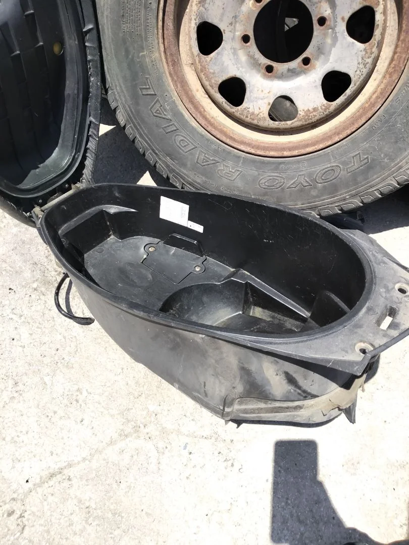 Foto de BAUL BAJO ASIENTO YAMAHA CYGNUS X 125 cm3 - 8.2 kW (0 CV / 0 KW)