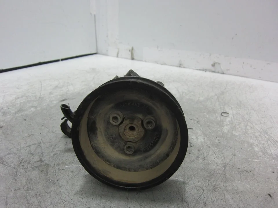 Foto de BOMBA DIRECCION VOLKSWAGEN GOLF IV BERLINA (1J1)(10.1997) 1.6 16V (105 CV / 77 KW) referencia 0301452269A