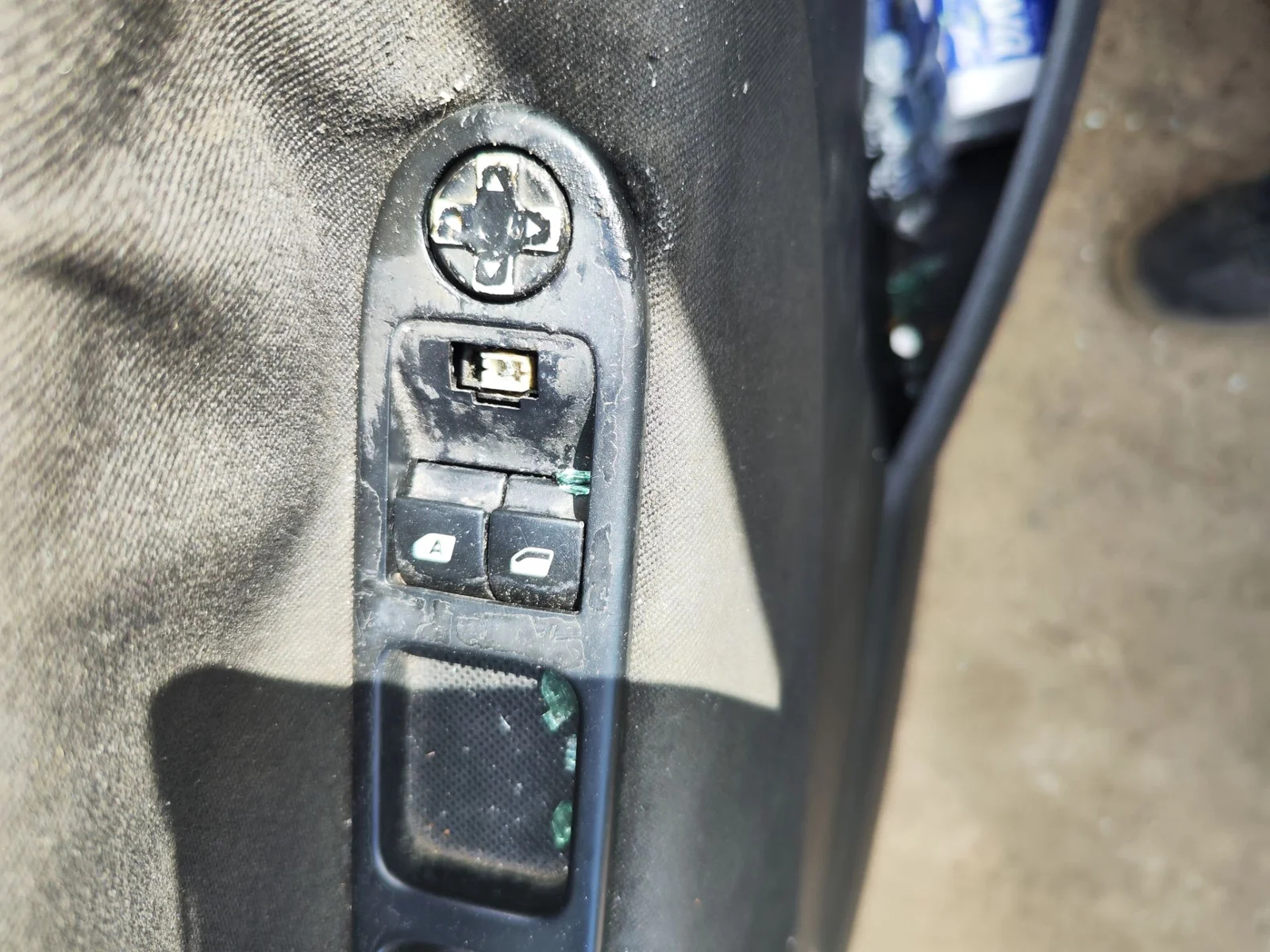Foto de MANDO ELEVALUNAS DELANTERO IZQUIERDO PEUGEOT 207 1.6 16V HDi (90 CV / 66 KW)