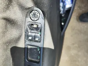 Foto de MANDO ELEVALUNAS DELANTERO IZQUIERDO PEUGEOT 207 1.6 16V HDi (90 CV / 66 KW)