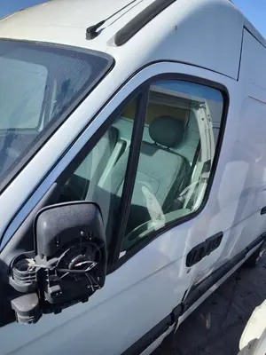 Foto de LUNA DELANTERA IZQUIERDA NISSAN INTERSTAR (X70) 2.5 dCi Diesel CAT (114 CV / 84 KW)