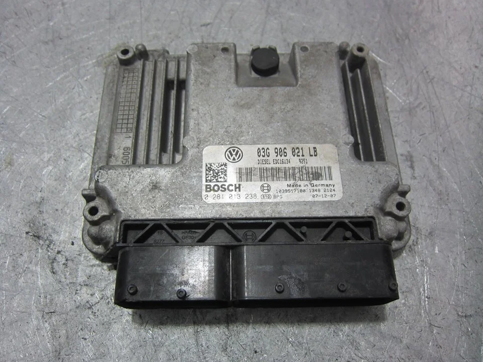 Foto de CENTRALITA MOTOR UCE SKODA OCTAVIA COMBI (1Z5) 1.9 TDI (105 CV / 77 KW) referencia 03G906021LB