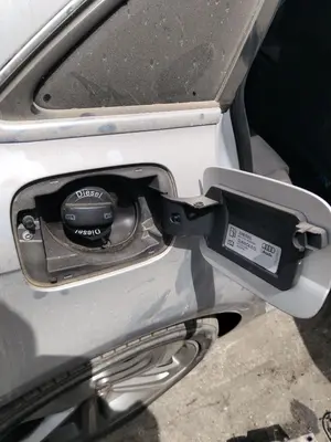 Foto de TAPA EXTERIOR COMBUSTIBLE AUDI A4 BERLINA (8K2) 2.0 16V TDI (143 CV / 105 KW) foto 2