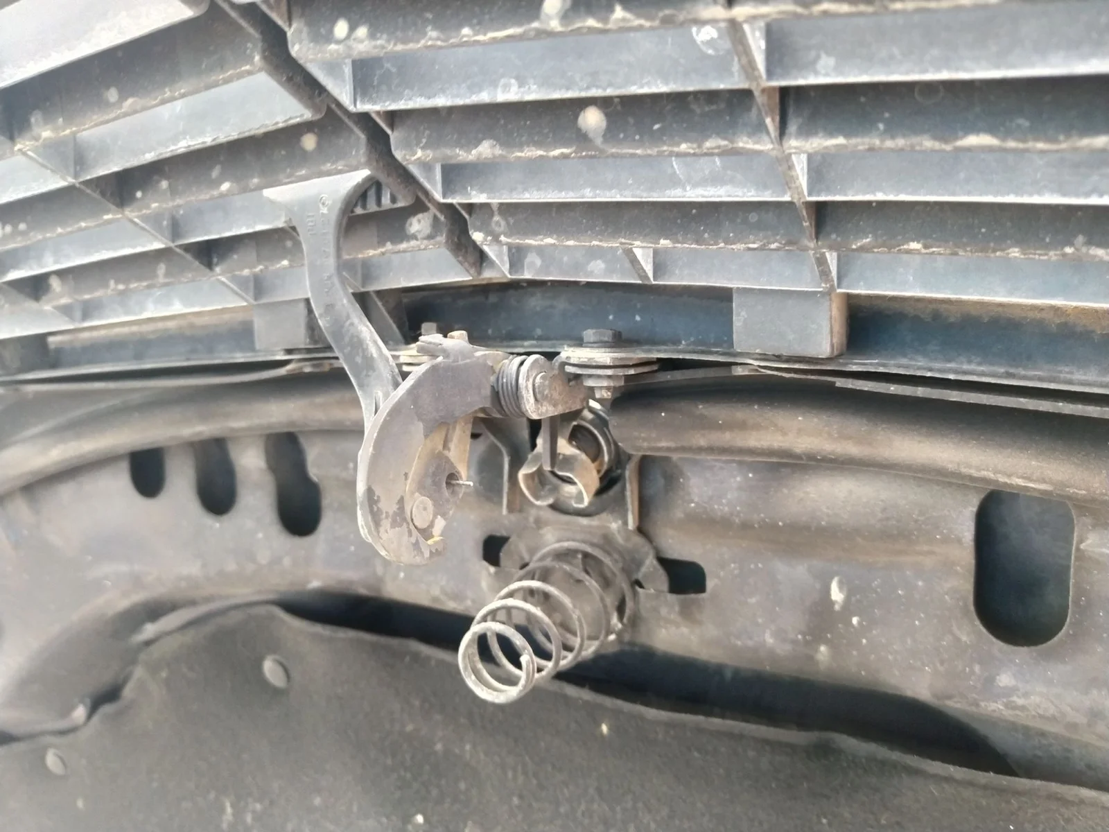 Foto de CERRADURA CAPO MERCEDES-BENZ CLK (BM 208) CABRIO 2.0 16V CAT (136 CV / 100 KW) referencia A2108800960
