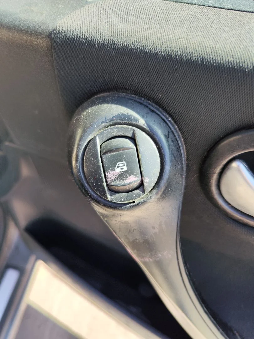 Foto de MANDO ELEVALUNAS DELANTERO DERECHO RENAULT MEGANE II BERLINA 5P 1.5 dCi Diesel (101 CV / 74 KW)