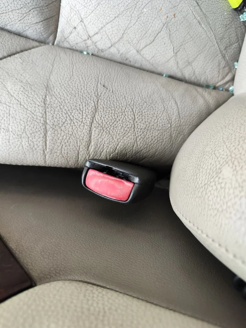 Foto de ENGANCHE CINTURON DELANTERO DERECHO VOLVO S80 BERLINA 2.4 Diesel (131 CV / 96 KW)
