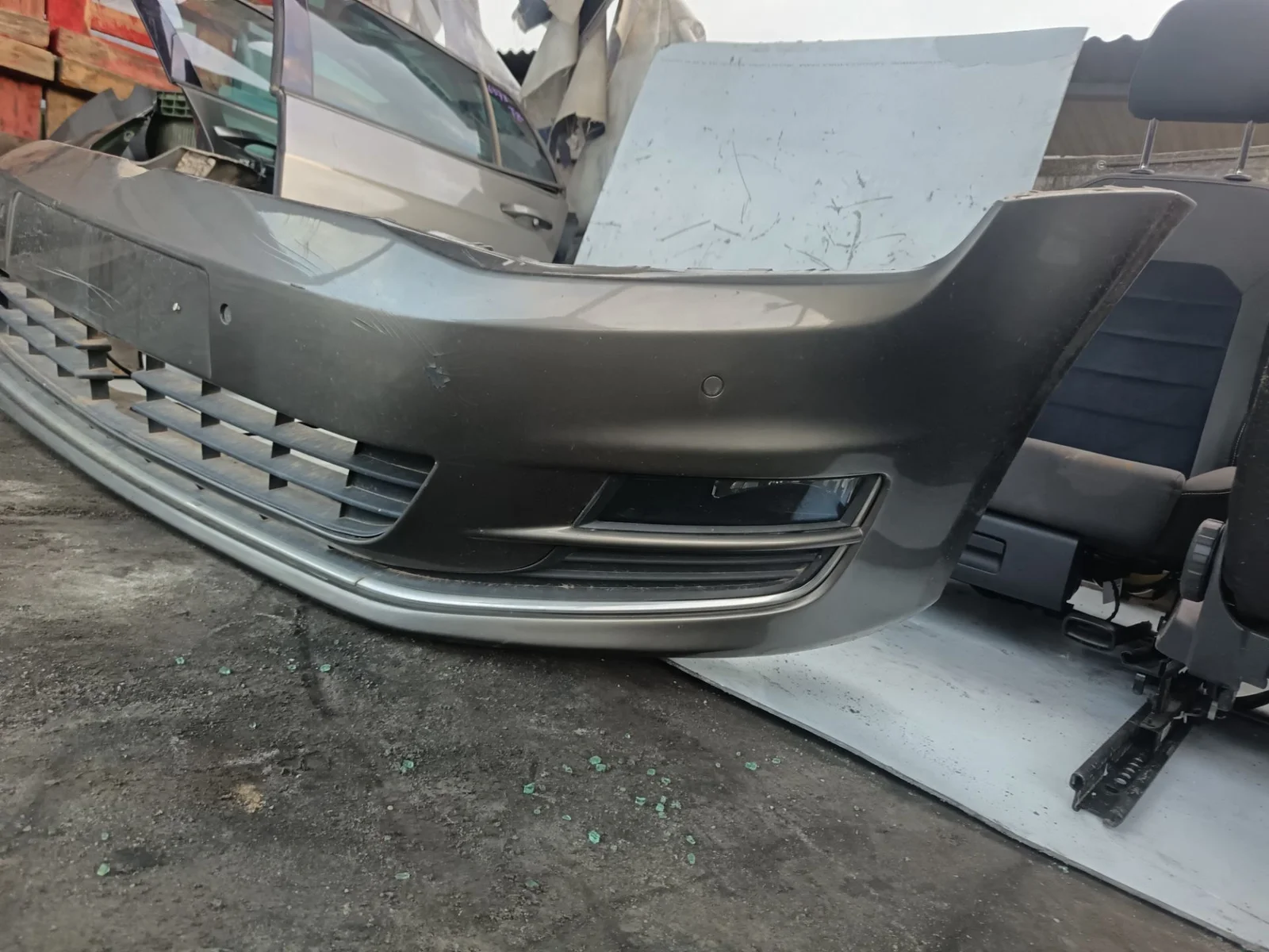Foto de FARO ANTINIEBLA IZQUIERDO VOLKSWAGEN GOLF VII (5G1/BE1) 1.6 16V TDI DPF (110 CV / 81 KW)