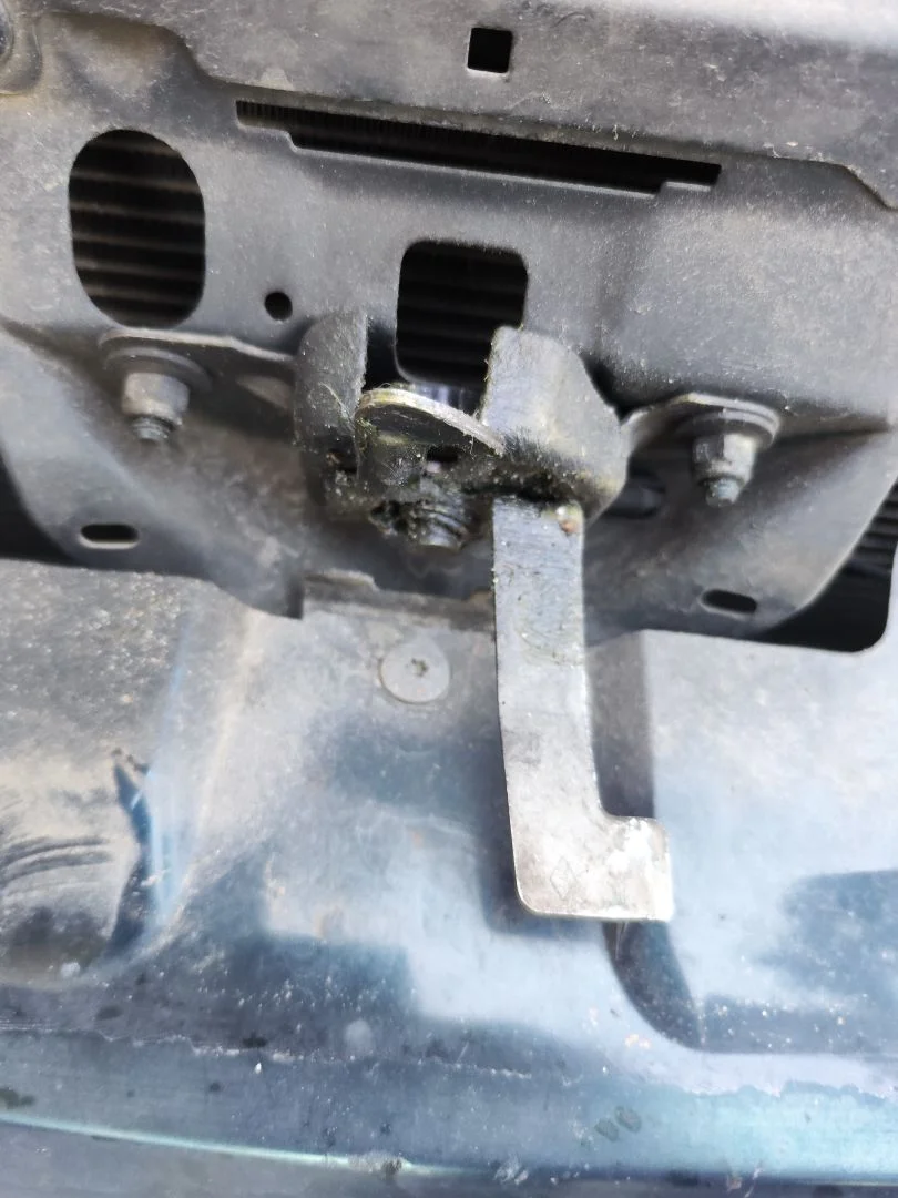 Foto de CERRADURA CAPO RENAULT SCENIC I (JA...) 1.9 dCi Diesel CAT (102 CV / 75 KW) referencia 7700427087