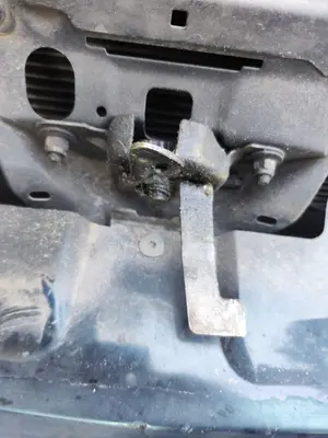 Foto de CERRADURA CAPO RENAULT SCENIC I (JA...) 1.9 dCi Diesel CAT (102 CV / 75 KW) referencia 7700427087