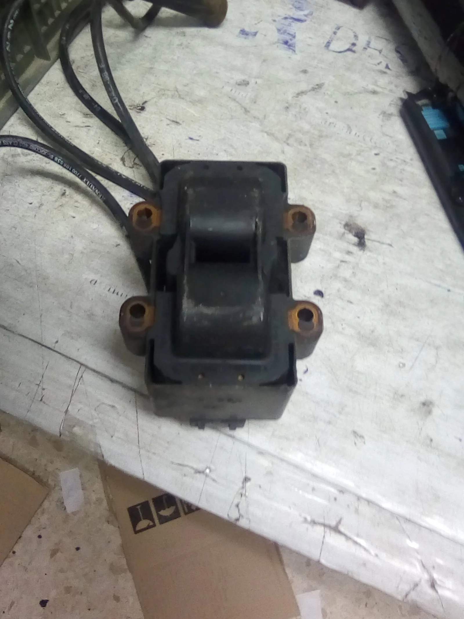 Foto de BOBINA ENCENDIDO RENAULT CLIO II FASE I (B/CB0) 1.2 (58 CV / 43 KW) referencia 7700873701