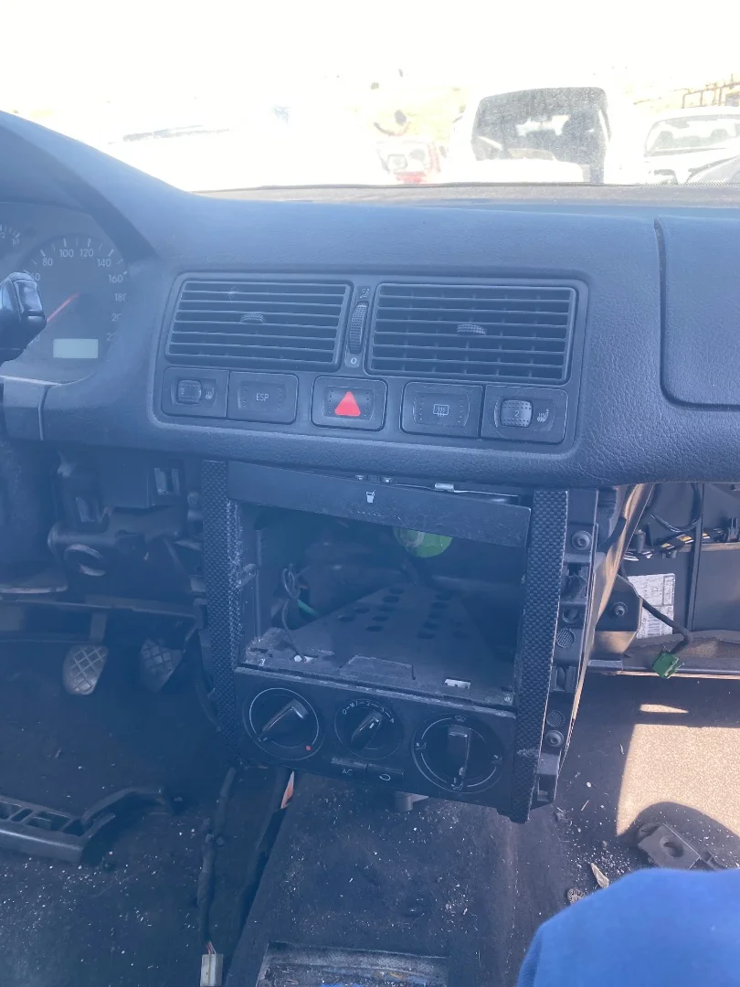 Foto de CONSOLA CENTRAL VOLKSWAGEN GOLF IV BERLINA (1J1)(10.1997) 1.9 TDI (110 CV / 81 KW)