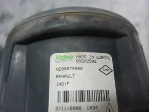Foto de FARO ANTINIEBLA IZQUIERDO RENAULT MEGANE II COUPE/CABRIO 1.9 dCi Diesel FAP (131 CV / 96 KW) referencia 8200074008 foto 4