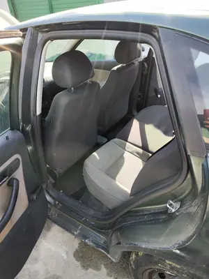 Foto de GOMAS CONTORNO PUERTA SEAT IBIZA (6L1) 1.9 TDI (101 CV / 74 KW)