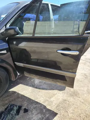 Foto de PUERTA DELANTERA IZQUIERDA RENAULT SCENIC II (JM) 1.5 dCi Diesel (106 CV / 78 KW) referencia 801015506R foto 6