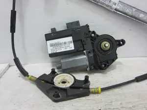 Foto de MOTOR ELEVALUNAS DELANTERO IZQUIERDO PEUGEOT 307 (S1)(04.2001) 2.0 HDi FAP CAT (107 CV / 79 KW) referencia 9634457580 foto 4
