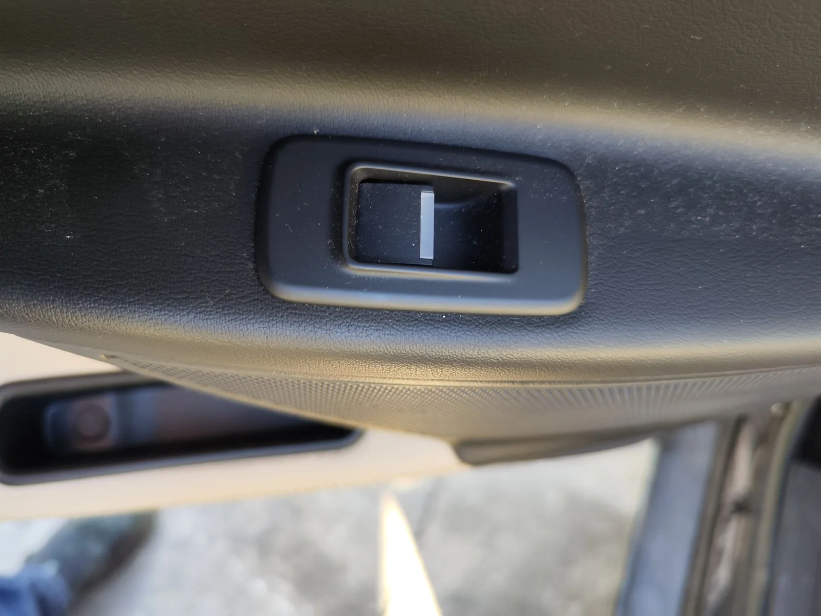 Foto de MANDO ELEVALUNAS TRASERO IZQUIERDO JAGUAR XE 2.0 Turbo CAT (200 CV / 147 KW)