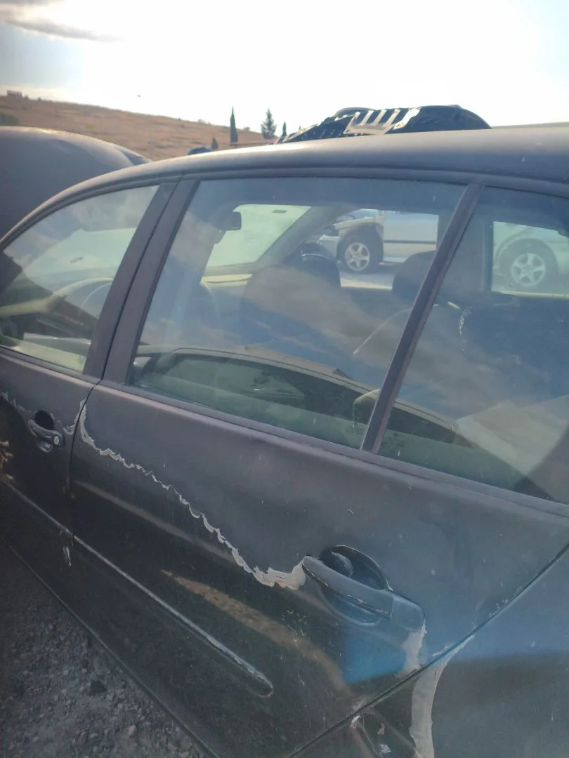 Foto de LUNA TRASERA IZQUIERDA VOLKSWAGEN GOLF V (1K1)(10.2003) 2.0 TDI (140 CV / 103 KW) referencia 1K6845025B