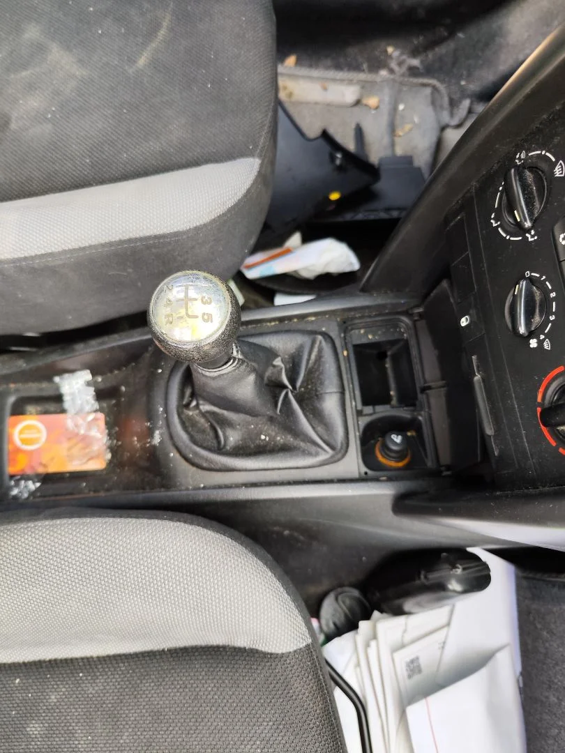 Foto de PALANCA CAMBIO PEUGEOT 207 1.4 HDi (68 CV / 50 KW)
