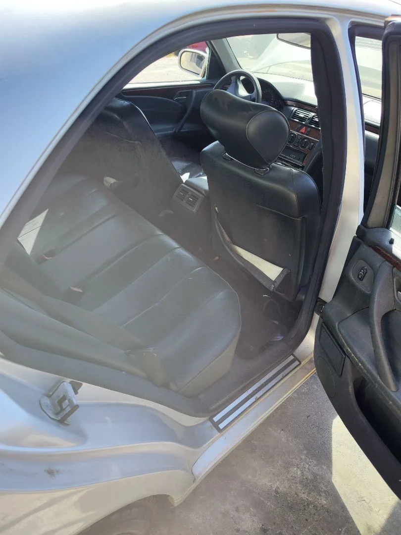 Foto de GOMAS CONTORNO PUERTA MERCEDES-BENZ CLASE E (BM 210) BERLINA 2.2 CDI CAT (143 CV / 105 KW)