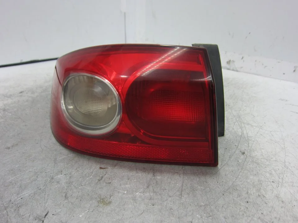 Foto de PILOTO TRASERO IZQUIERDO RENAULT LAGUNA II (BG0) 2.0 16V IDE (140 CV / 103 KW) referencia B74PH2