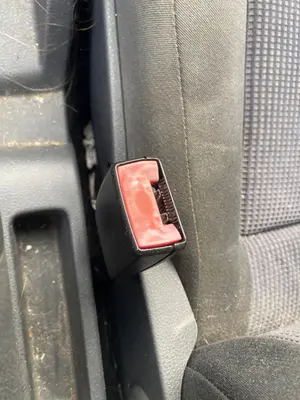 Foto de ENGANCHE CINTURON DELANTERO DERECHO VOLKSWAGEN POLO IV (9N3) 1.4 FSI (86 CV / 63 KW)