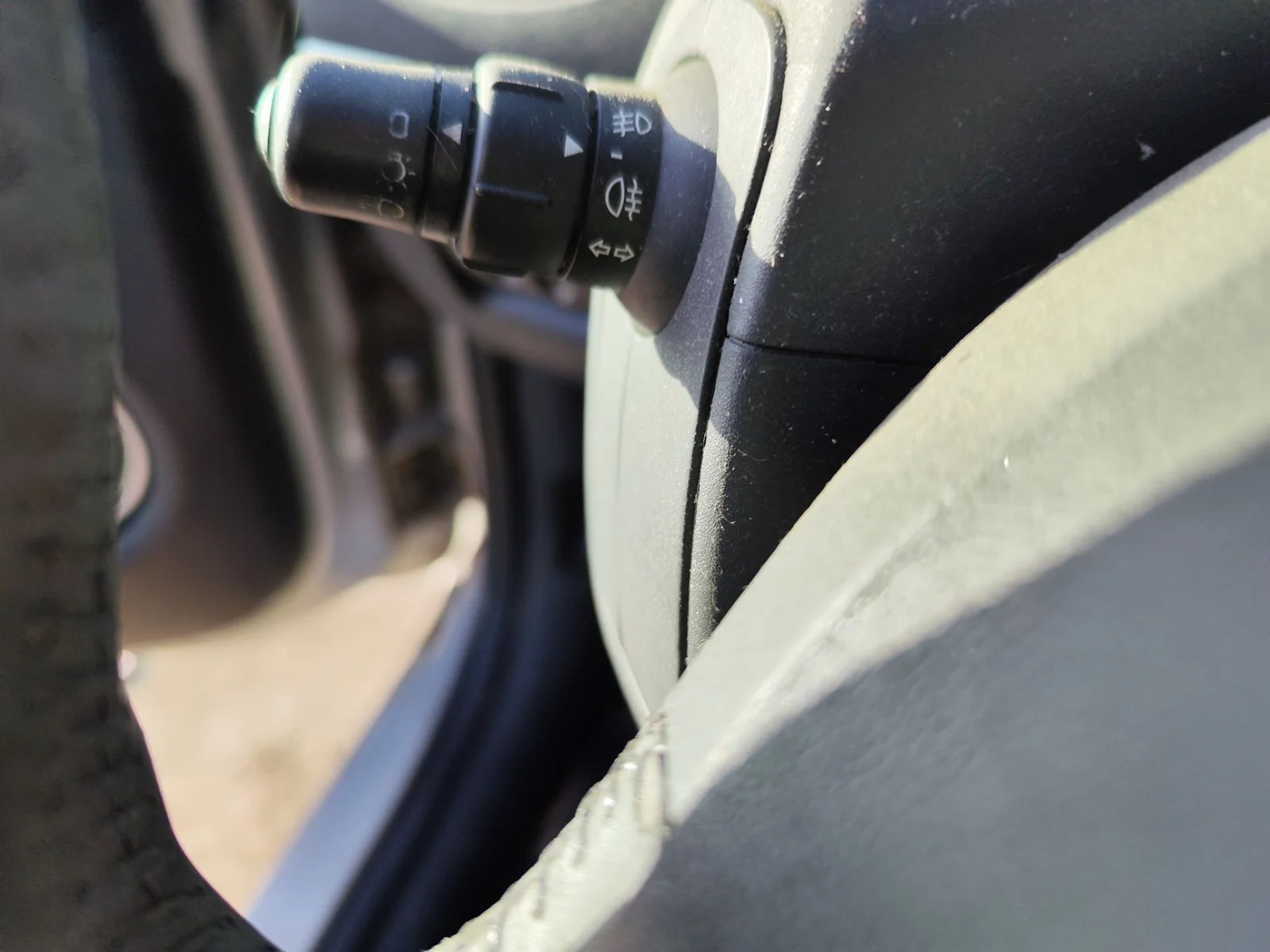 Foto de MANDO INTERMITENTES RENAULT CLIO III 1.4 16V (98 CV / 72 KW)