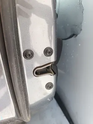 Foto de CERRADURA PUERTA TRASERA IZQUIERDA OPEL ASTRA J BERLINA 5P 1.7 16V CDTI (110 CV / 81 KW)